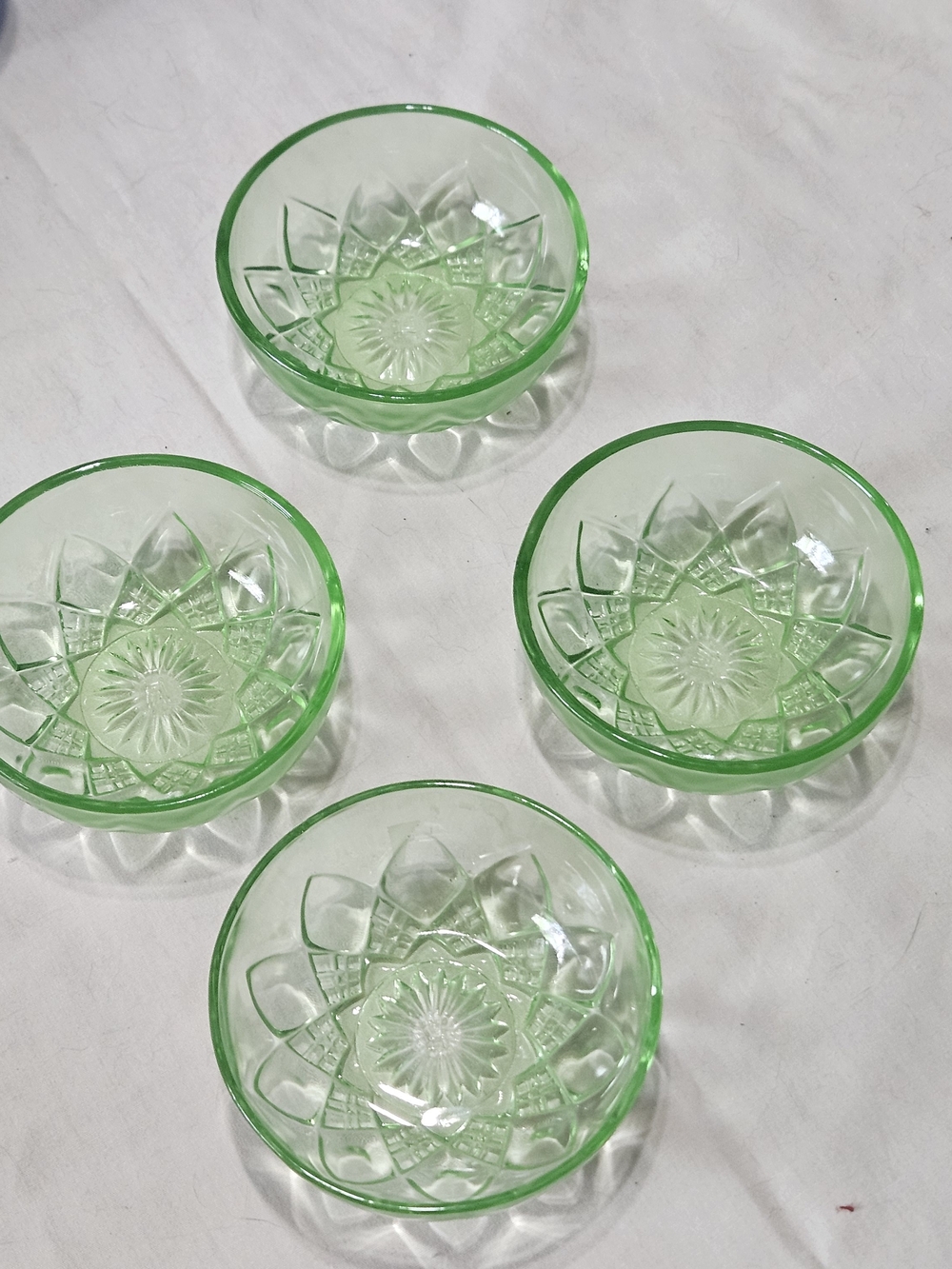 Set Of 4 Vintage Hazel Atlas Diamond Arch Bowls Green Depression GC